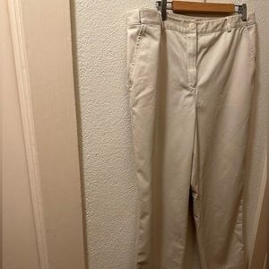 LL Bean Women’s Classic Fit Cotton Straight Leg Cream Color Size 18